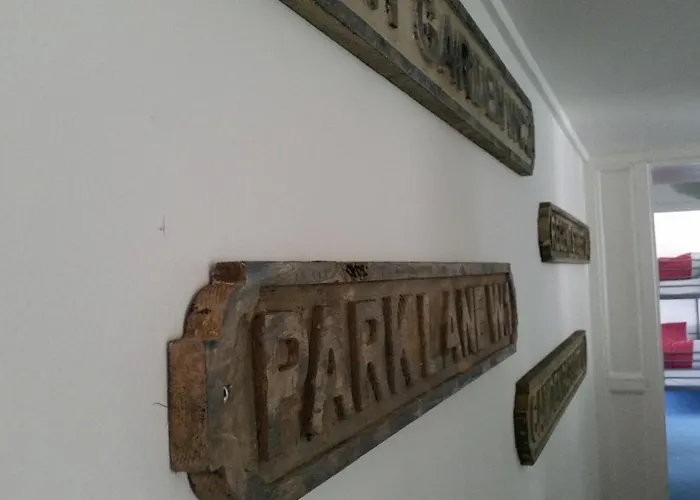 The Queens Hostel London